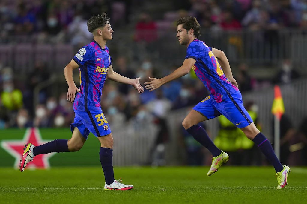 Gavi und Sergi Roberto sollen auch in Zukunft das Trikot des FC Barcelona tragen.