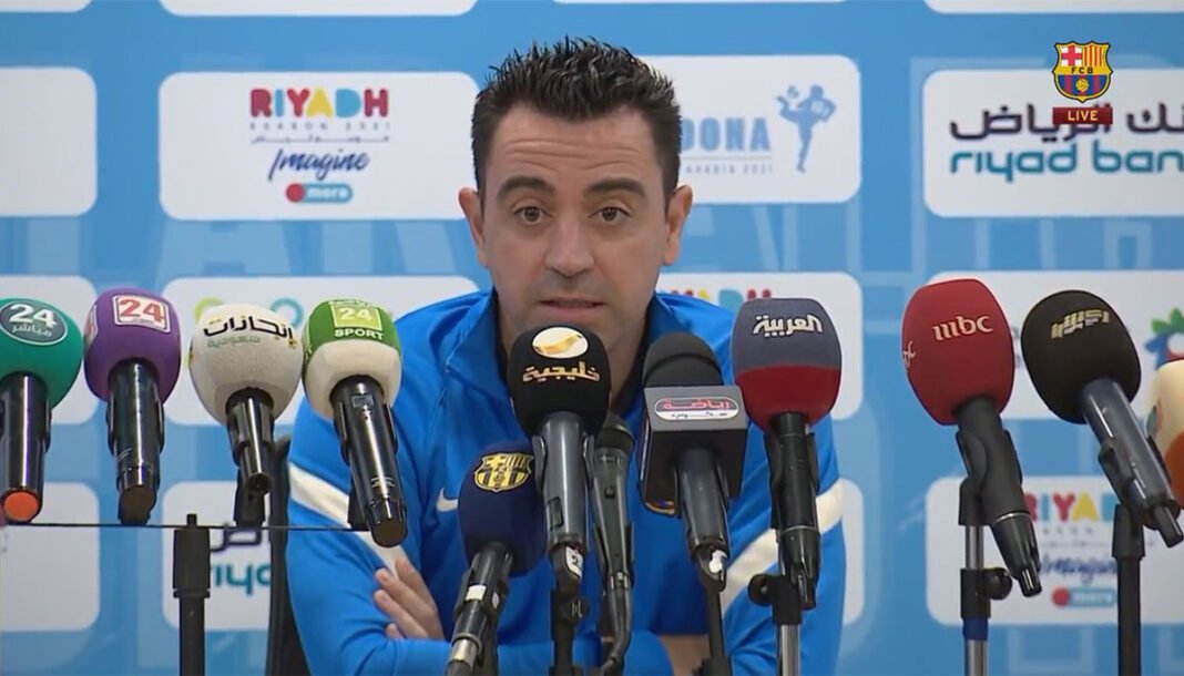 Xavi auf der Pressekonferenz