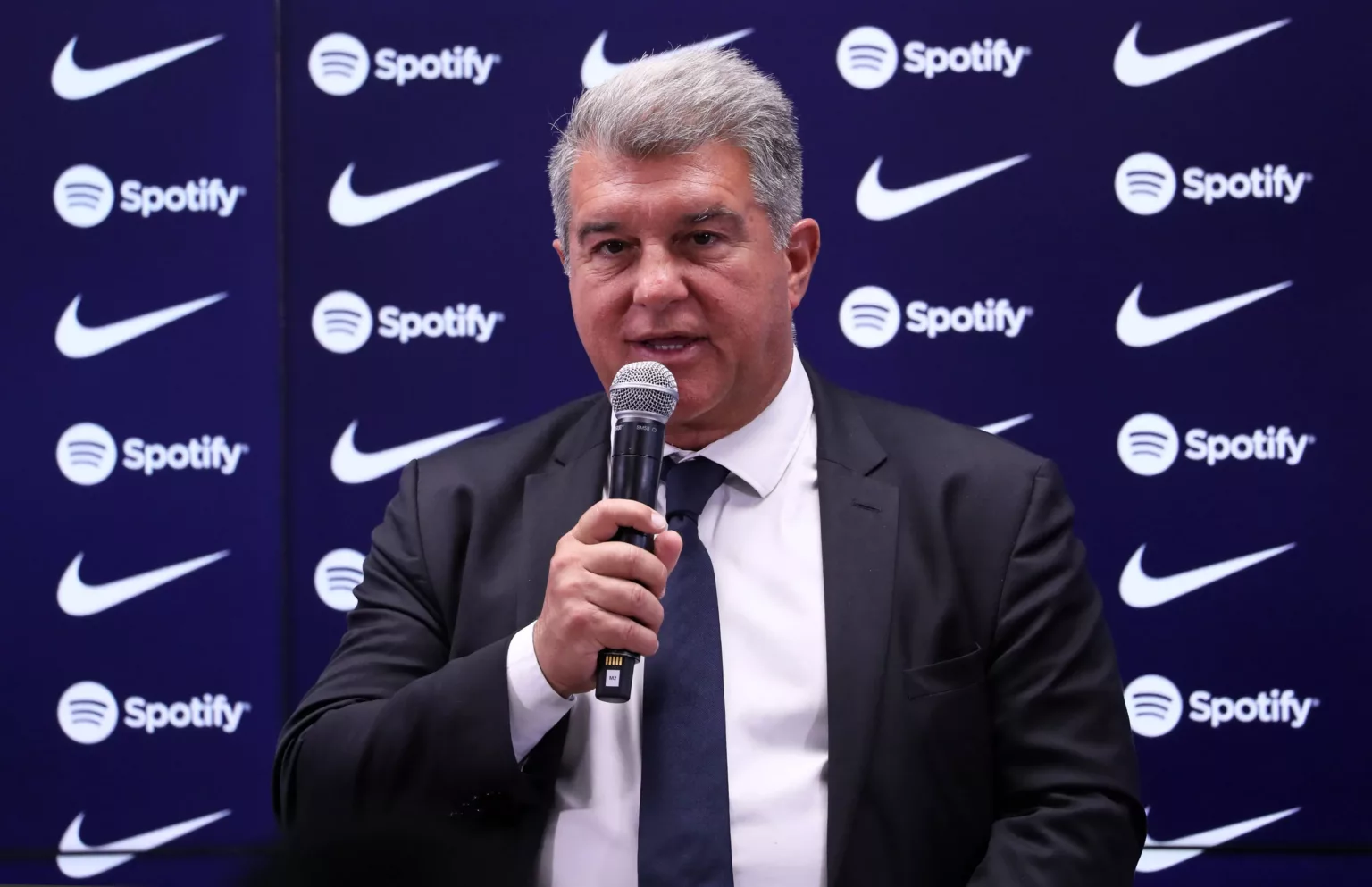 Joan Laporta FC Barcelona Frenkie de Jong Robert Lewandowski